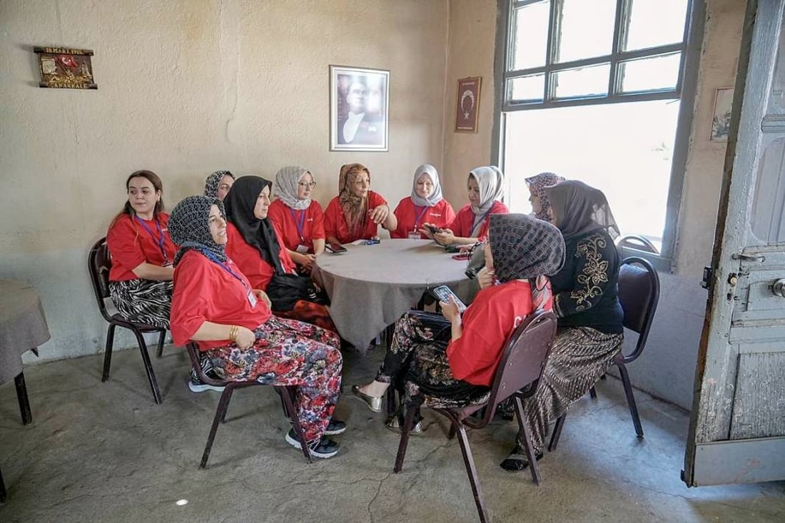 ساڵانه‌ رۆژێك پیاوان له‌ گوند ده‌رده‌كرێن و ژنان كاره‌كان راده‌په‌ڕێنن