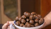 صور: شتاء جلولاء يجمع العوائل حول هاون المدكوكة.. والزه