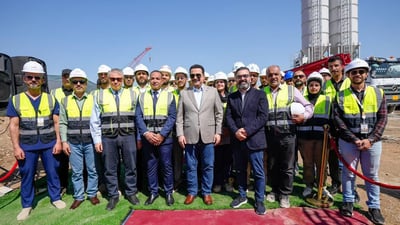 Prime minister visits Rixos, Mövenpick hotel projects