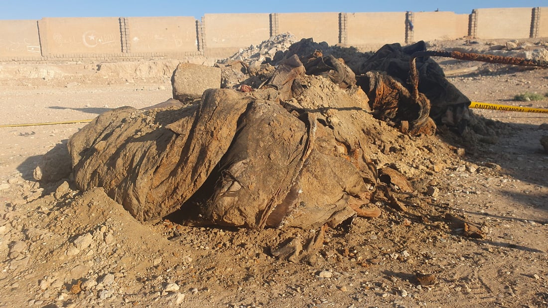 صور: العثور على مقبرة جماعية في تلعفر.. هياكل عظمية لرجال وأطفال