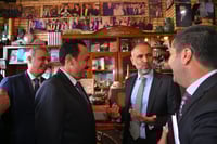 باڵیۆزی نوێی بەریتانیا لە عێراق لە قاوەخانەی مەچكۆ بوو