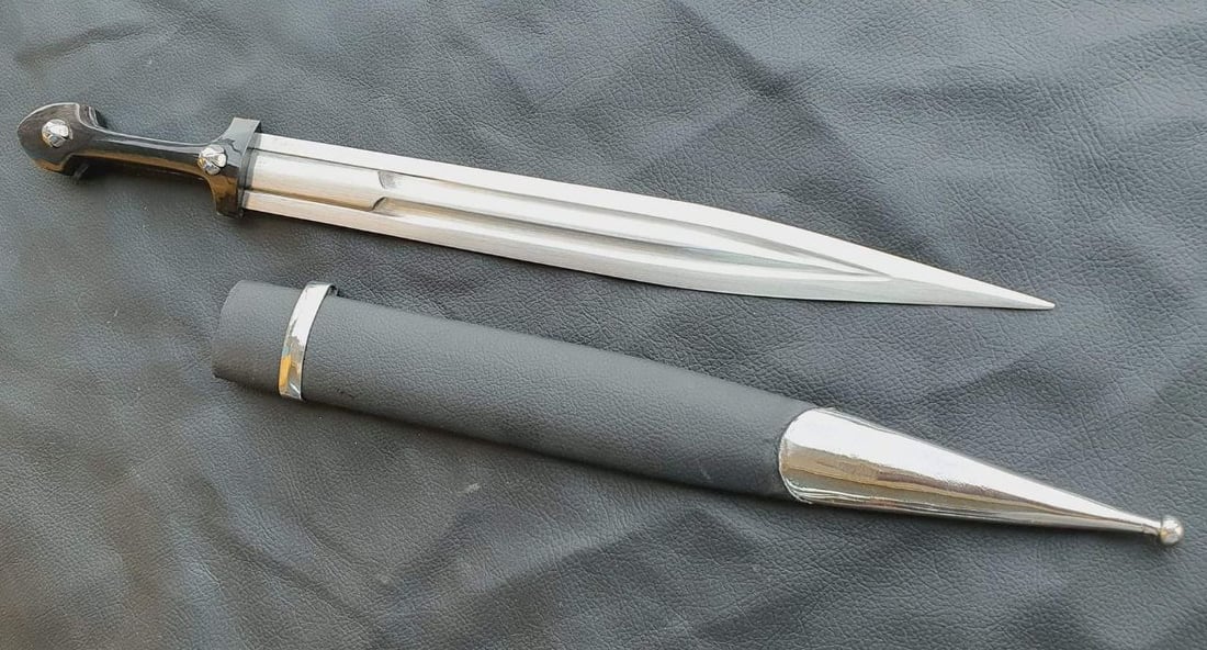 صور لسيوف طويريج البتارة.. يستغرق صنع القطعة 15 يوماً!