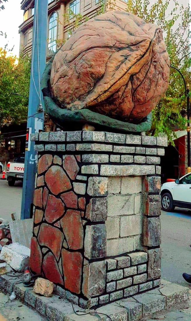 گوێزه‌كه‌ى هه‌ورامان كرا به‌ په‌یكه‌ر و له‌ ته‌وێڵه‌ داده‌ندرێت