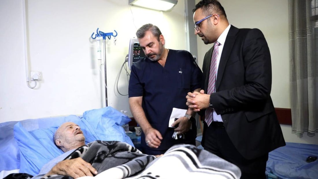 الصحة تنشر صوراً للفنان ياس خضر من المستشفى وتؤكد استقرار حالته الصحية