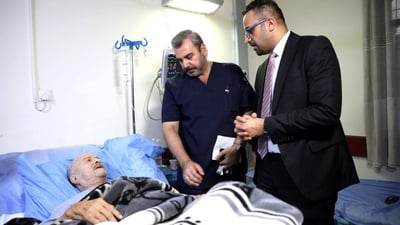 الصحة تنشر صوراً للفنان ياس خضر من المستشفى وتؤكد استقرار حالته الصحية