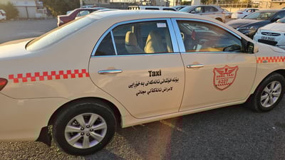 تاكسییەک نەخۆشانی شێرپەنجە و كەسوكاریان بەخۆڕایی دەگوازێتەوە