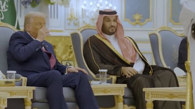 فيديو: أخيراً ترامب كسر مقاطعته للقهوة.. شرب ضيافة السعودية وطلب المزيد!