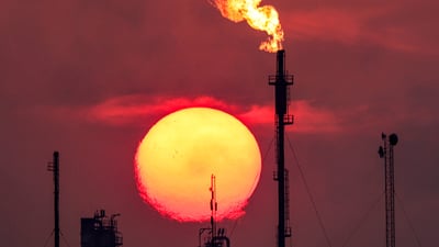 Iraq says it is to eliminate pollutant gas flaring by end of 2027