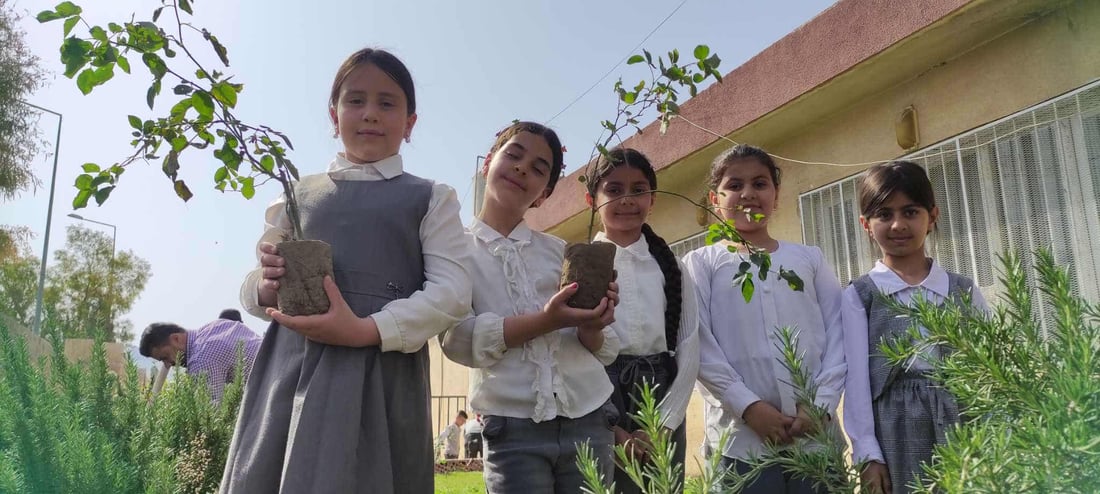 رۆزا نۆ نەمام بۆ نۆ ساڵەی تەمەنی دەڕوێنێت