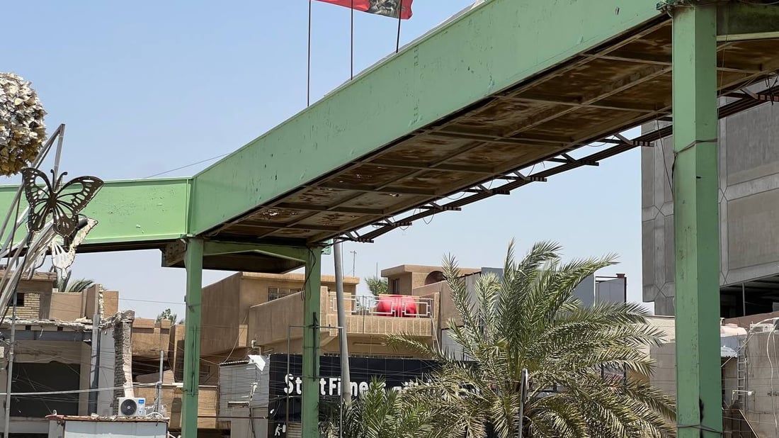صور مقلقة لجسر المشاة في شارع فلسطين.. لا يستخدمه المارة