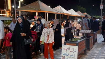 فيديو: المدراء يشترون كتاب “تحسين المخاطبات” من شارع الفراهيدي