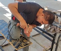 Suq Al-Shuyukh blacksmith repairs school desks for free