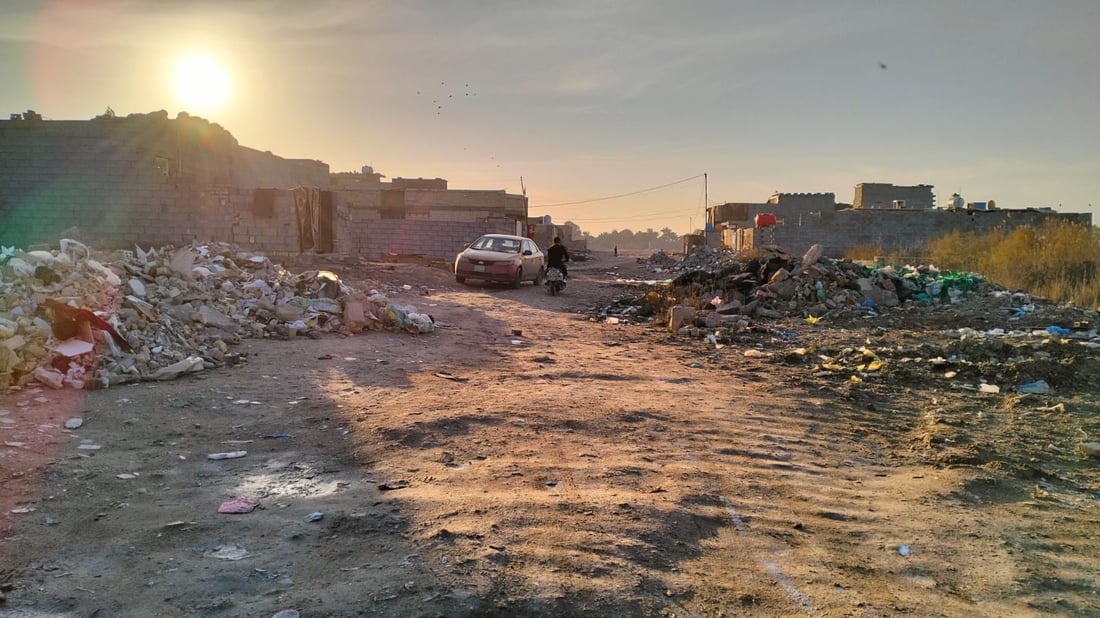 صور: هذه المنطقة البغدادية خارج الحياة منذ 20 سنة.. مختار الولداية يتحدث لفريق 964