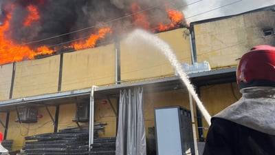 ئاگرێکی گەورە لە کۆگایەکی دیکۆرات و کەرەستەی بیناسازی لە هەولێر کەوتوەتەوە