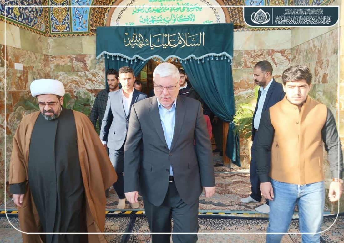 صور: جعفر الصدر يزور ضريح الصدر الثاني ونجليه