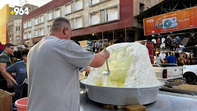 صور من الازدحام على هرم اللبن المثلج في شارع الكويت وسط البصرة