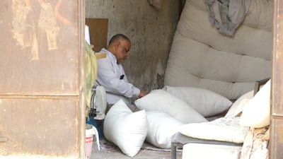 شارع لطفي مليء بالقطن العراقي والعوائل تندف وتجدد مرة كل عام