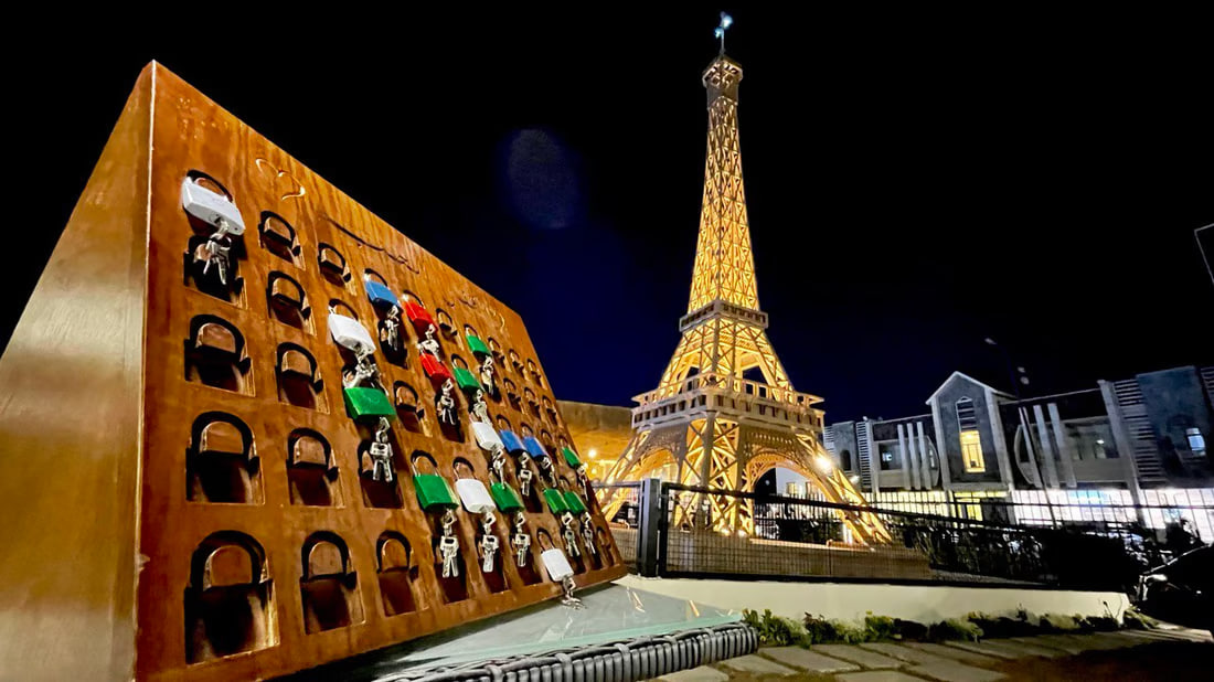 Baghdad restaurant introduces unique experience with Eiffel Tower replica