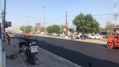 التبليط بدأ.. آليات الأمانة تدخل شوارع حي الجهاد والسكان يريدون شمول كلّ المنطقة