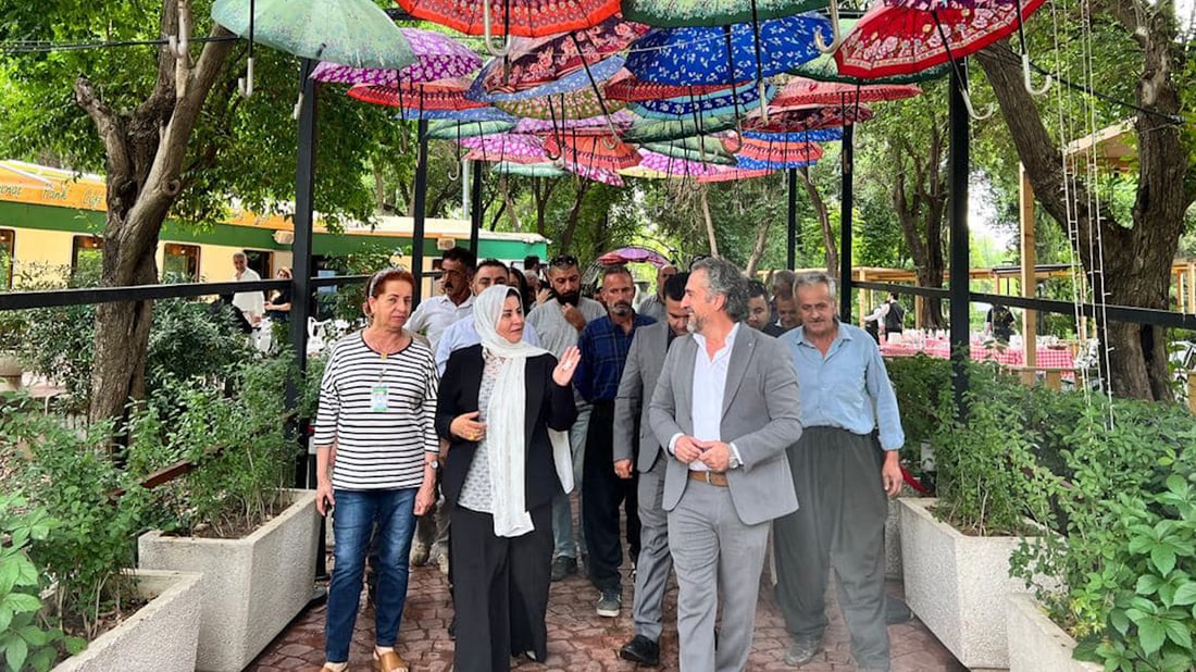 مۆمی 76 ساڵەی دارێک داگیرسێندرا