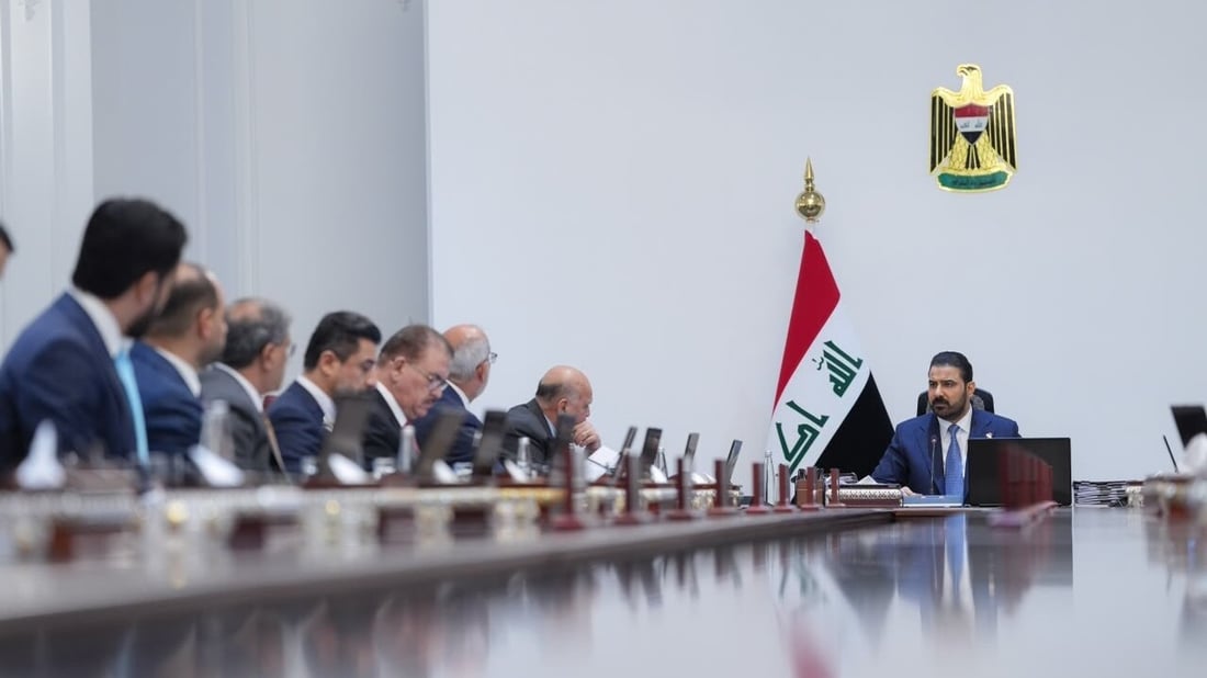 الحكومة تسحب صلاحية القرار من المجالس الوزارية وتخول الزيدي باستبدال المدراء