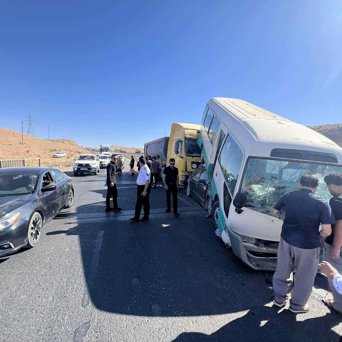 حەوت ئۆتۆمبێل بەیەکیاندادا