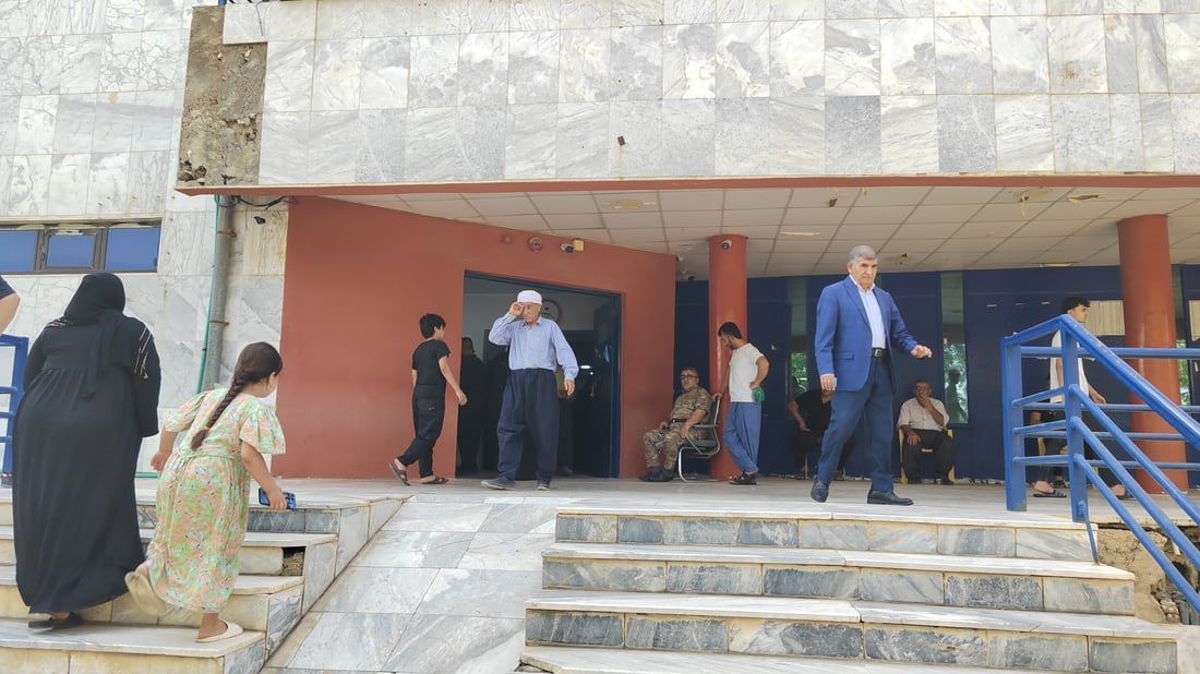ازدحام في مصارف كردستان مع بدء صرف الوجبة الأولى من رواتب شهر أيار