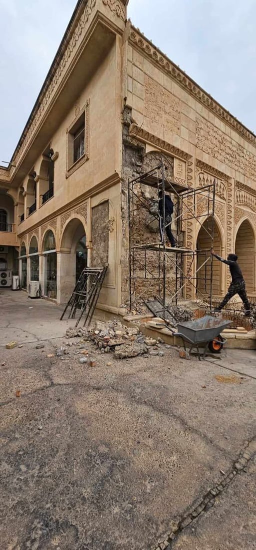 صليب راهب أرمني لجأ إلى العراق.. كنيسة بهنام واخته سارة تستعيد الجداريتين (صور)
