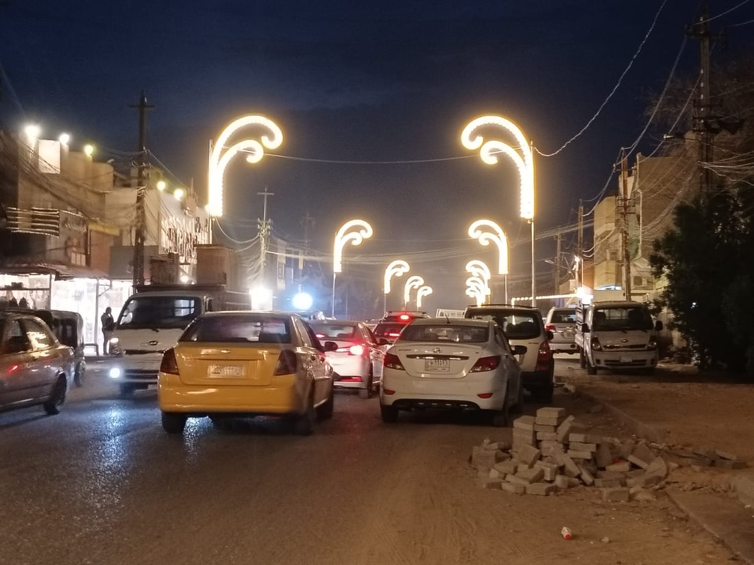 صور: مدخل الأمين “منور” بعد نصب أعمدة حديثة على جانبي شارع الجمهورية