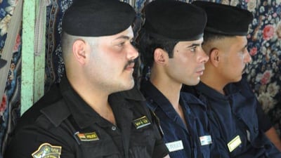 تكريم منتسب في الدفاع المدني اعتقل سارقاً في النجف وسلمه للنجدة