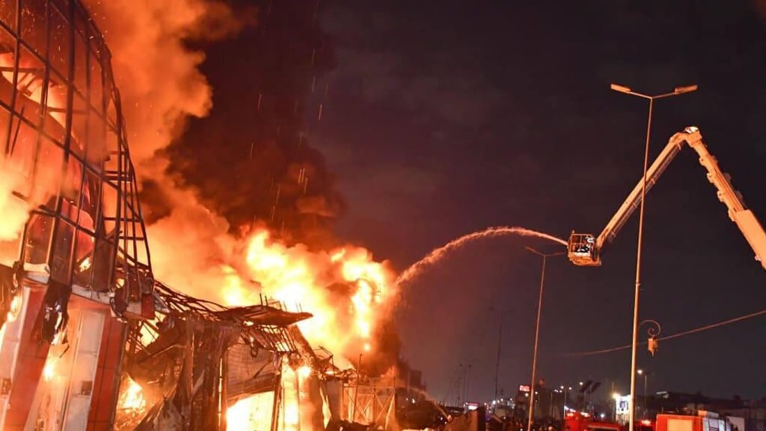 الدفاع المدني: فرقنا تكافح حريقاً واسعاً في منطقة الطالبية شرقي بغداد