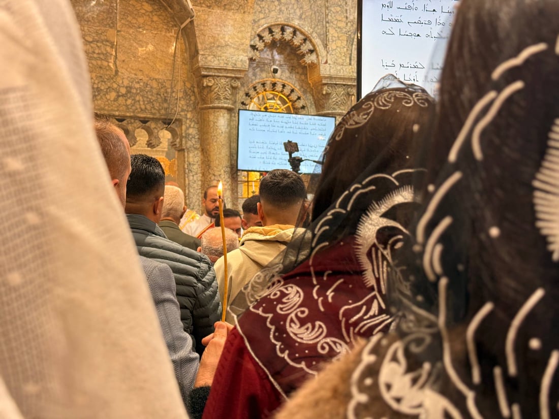 صور: سريان برطلة الأرثوذكس يحيون القداس الإلهي.. شموع وأمنيات للعراق