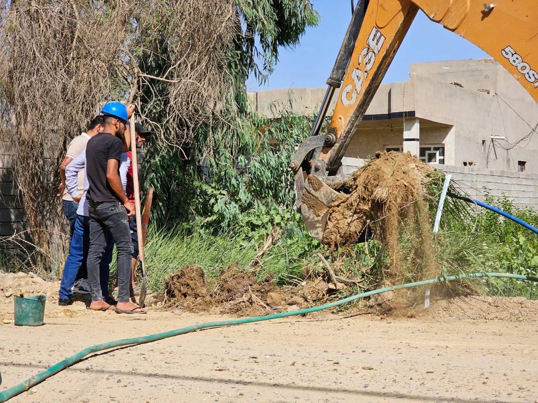 صور: جرافات هيت تقتلع أنابيب التجاوز على الفرات.. المياه تصل البيوت بالتنقيط