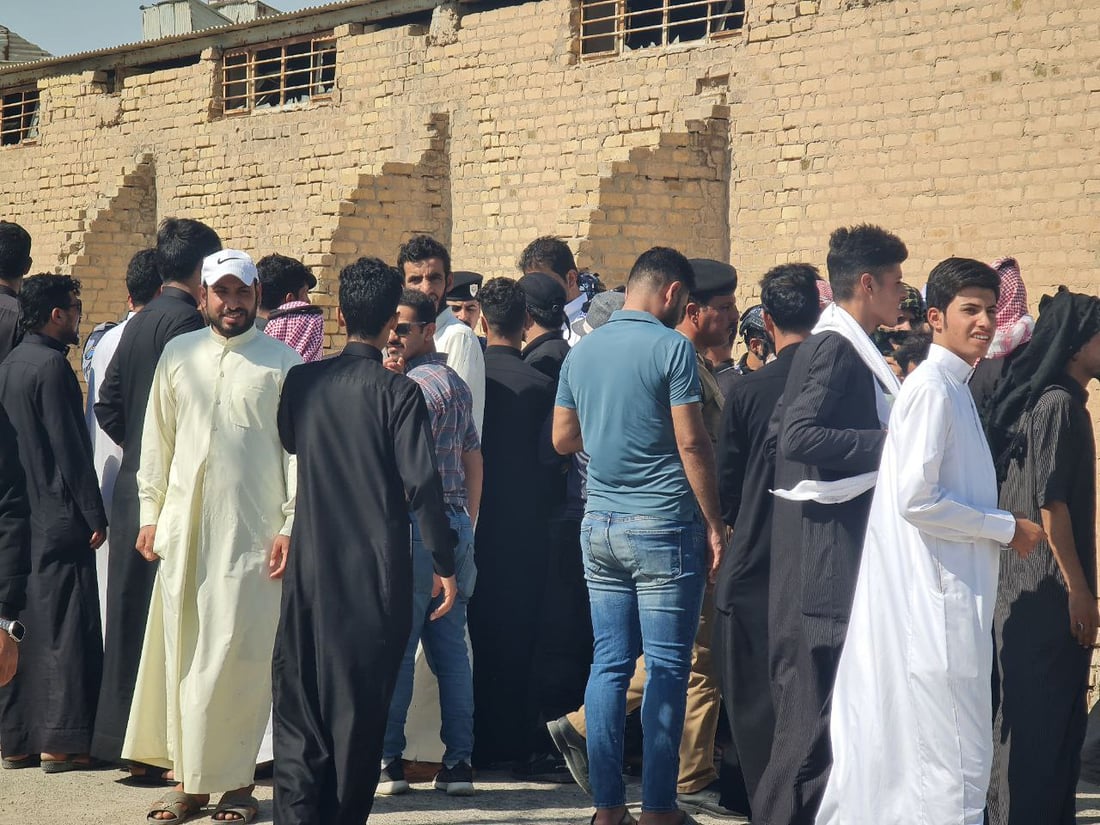 أهالي السوير نصبوا الخيم أمام مبنى الكهرباء.. اعتصام مفتوح حتى إقالة المدير (صور)