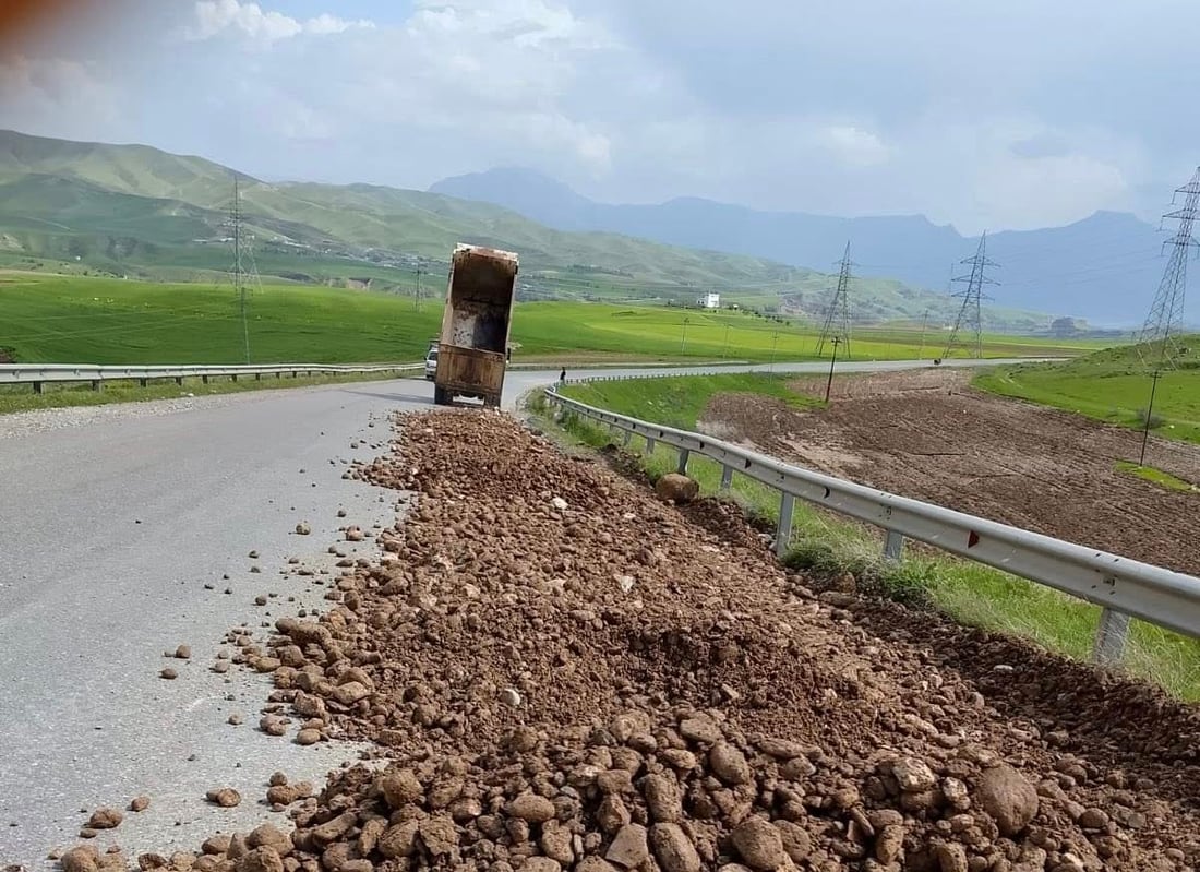 رێگای بەشێکی ناحیە و گوندەکان لە پاشماوەی باران و لافاو پاککرانەوە