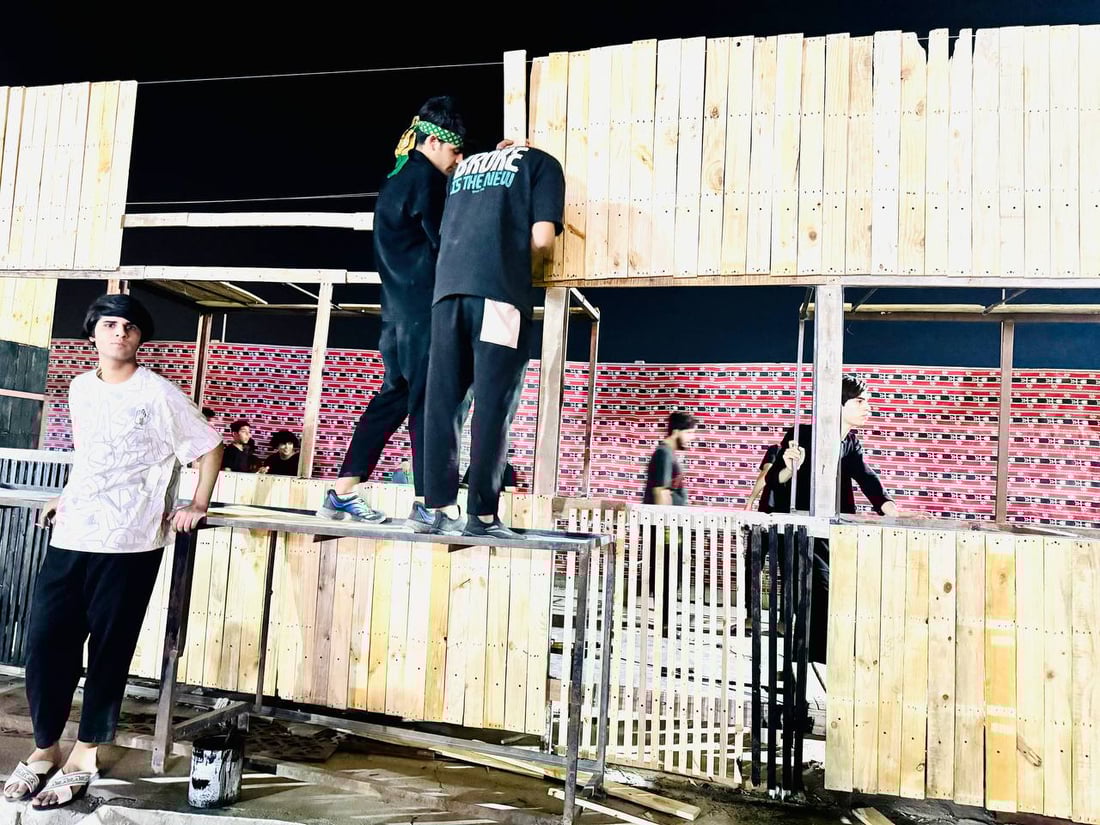 بانتظار نجوم المنبر.. صور من تشييد موكب شريفة بنت الإمام الحسن الأكبر في الخور