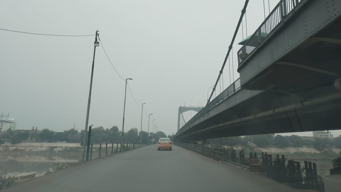 أزمة المعلق انتهت.. صور من الطريق الحديدي بين المنطقة الخضراء وأبو نؤاس