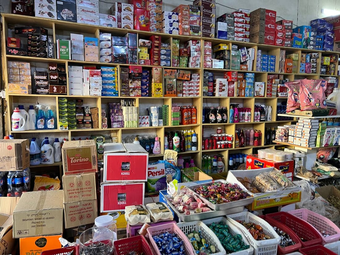 تجار الحفاظات وحليب الأطفال في ديالى يرفضون التعامل بالدينار.. والأسعار ترتفع