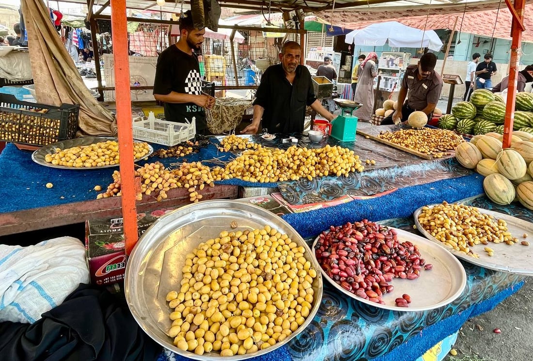 صور: برحي البصرة بسعرين.. 6 آلاف في شارع بشار و3 في القرنة!