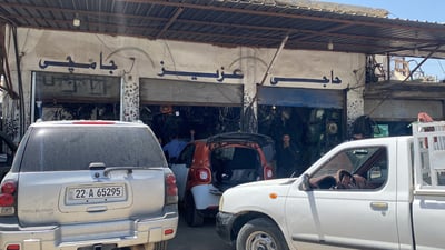 حەوت نابیست لە یەک دوکاندا جام چاک دەکەنەوە