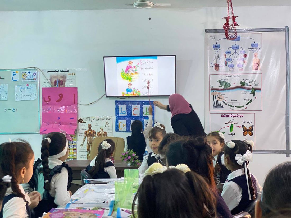 صور: شاشات وإنترنت في 3 صفوف ابتدائية بميسان.. بث مباشر للدروس التفاعلية