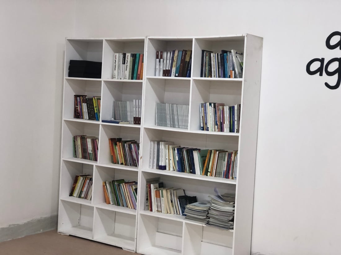 گرووپێک كتێب بۆ خوێنەران  بەخۆڕایی دابین دەكەن و سەوداش دەكەن