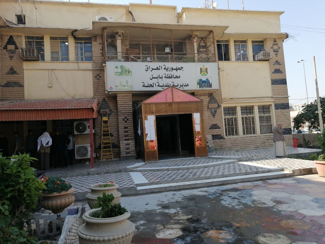 صور: الخدمات تغطي 12% فقط من الحلة والبلدية تبرر بـ 4 أسباب  