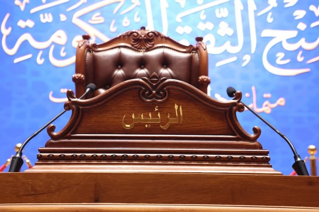 صور: الكراسي تنتظر الزيدي ووزراءه.. البرلمان جهز كل شيء لجلسة التصويت