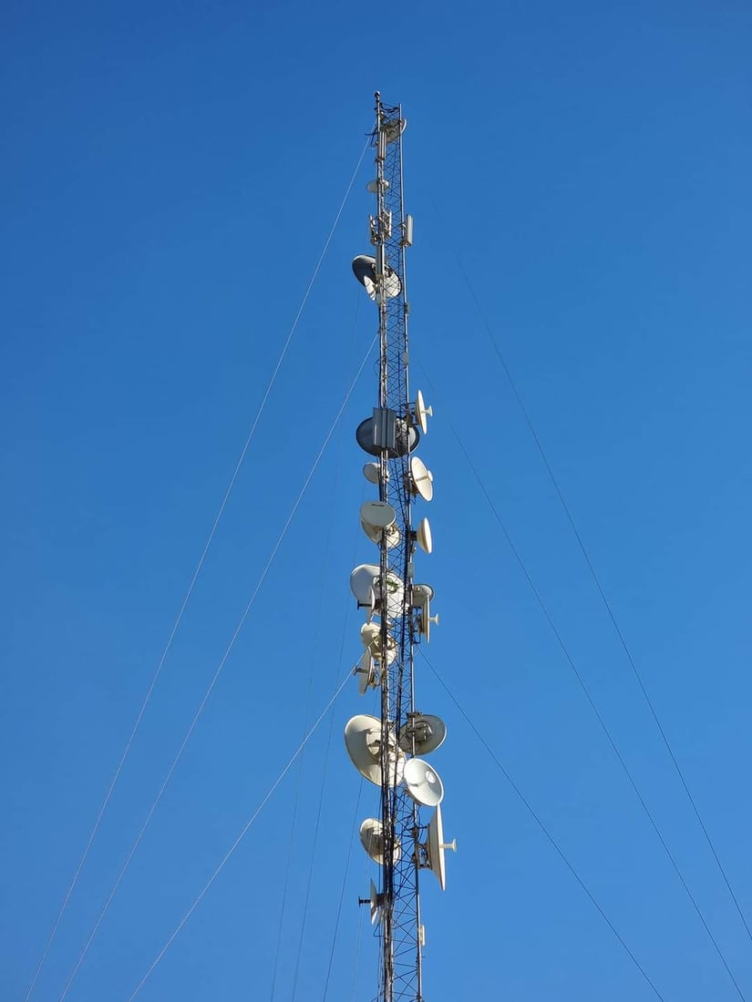 صور: الكيبل الضوئي لا يصل إلى منازل القائم وشركات الإنترنت “تخدع” المستخدمين!