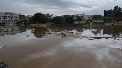 شۆراو پڕ ئاو بووە؛ بە مەلە ماڵی کچەکەمم رزگار کرد