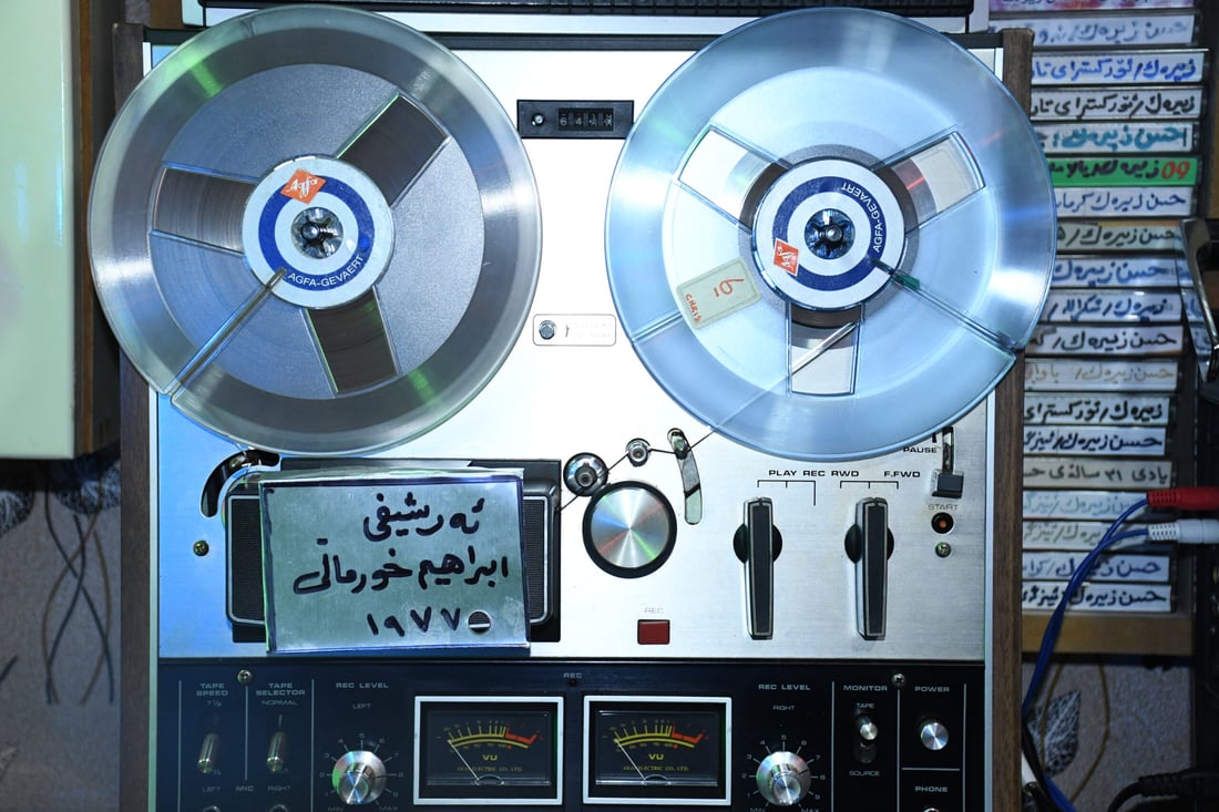 ژوورێکی ماڵەکەی کردووەتە شوێنی کۆکردنەوەی ئەرشیفی ھونەرمەندان