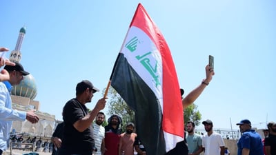 كتاب رسمي أثار غضبهم.. تظاهرة للمحاضرين المجانيين داخل المنطقة الخضراء (صور)