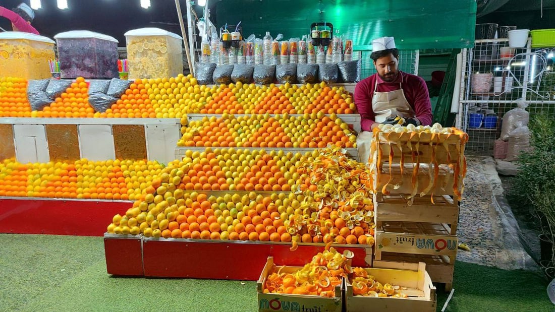 ليس مجرد دكان عصير في زيّونة.. إنهم “يقشرون ويفلّسون” مع موضة “بلا سكّر” (صور)