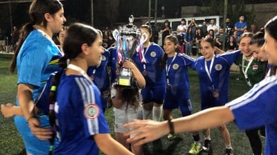“يابوية..”.. الأولاد يشجعون بنات تللسقف بكأس كرة القدم (فيديو)
